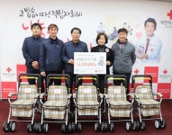 적십자사 경남-도로교통공단 울ㆍ경， 보행보조기 전달