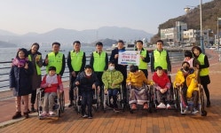 NH농협은행 경남영업부, 풀잎마을 생필품전달