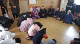 금서초, 마을 어르신들께 세배를 드려요