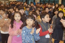 인평초, 행복학교 현판식 가져