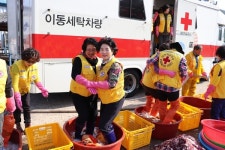 대한적십자사 경남지사， 벽지마을 벽화ㆍ세탁 봉사
