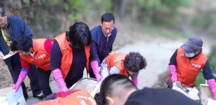남해 이동면 지역사회보장협， 컨테이너 집 청소 봉사