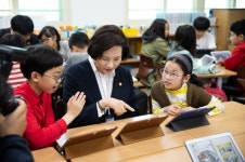 유은혜 부총리 겸 교육부장관 관동초등학교 방문