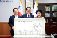 문인화가 차일수 씨 창원시에 작품 기증