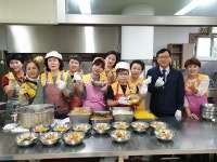 김해 칠산서부동 적십자봉사회， 어르신 무료급식