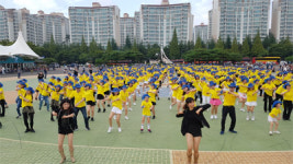 모든 연령층 함께 춤추는 라인댄스 정신ㆍ신체 건강 다잡아요