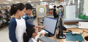 진영중앙초, 학교도서관에서 보고서쓰기 뚝딱