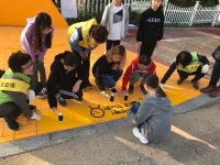 풍호초, 학교앞 노란발자국과 옐로카펫 설치로 교통안전의 새로운 출발을 알리다
