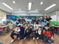 창원 상남초 6학년 5반, 학대피해아동 후원금 전달