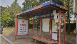 창원 롯데百, 버스정류소에 유니클로 광고