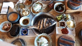 [기획/특집]참돔구이에 맛깔스러운 반찬, 오묘한 맛에 빠지다