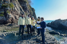 사천시 행정관광위원회, 남일대 해수욕장 해안산책로 복구 사업 현장 방문 점검