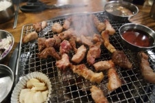 대학생들이 주목하는 신촌역맛집 제주돈1848 삼겹살 별미의 매력