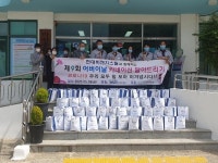 마산종합사회복지관, 카네이션 달아드리기 행사