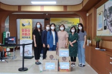 사천교육청， 초ㆍ중 12개교 `독서꾸러미` 등 전달