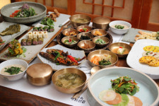 김해에서 한식 세계화의 깊고 건강한 맛을 내야죠