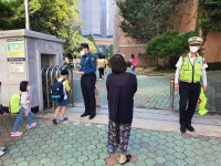 김해중부경찰서， 신명초 앞 안전한 통학로 캠페인