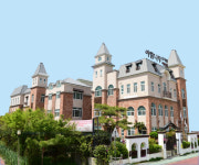 아이들은 숲속에서 스스로 놀거리 찾아 주도적 삶을 배워가죠