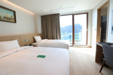 밀양 첫 특급호텔로 머무는 품격ㆍ온천 힐링 즐기다