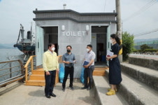 진해구， 노후 공중화장실 3곳 교체작업