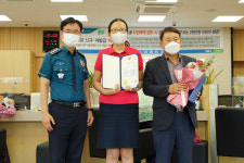 함안서， 군북농협 직원 보이스피싱 예방 감사장 수여