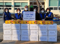 고성군 바르게살기운동상리면위， 경로당에 떡국 떡