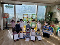 김해 새로미 어린이집， 햇살아이 나눔저금통 전달