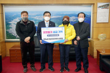 한국노총 경남대리운전노조， 창원시에 성금 기탁