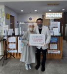 김종욱 원장， 거창시니어클럽에 카네이션 800개