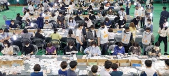 사천읍 실내체육관 개표 작업
