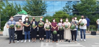 거창읍， 거창농산 통 큰 수박 70여통 기탁