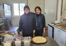 삼동합동노인대학에 배달된 `사랑의 피자`