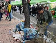 진해군항제 열리자 풍물시장 주변 `엉망`