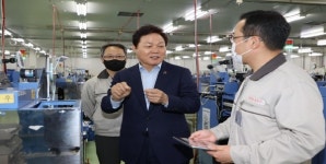 박 지사， 한국경남태양유전 방문 근로자의 날 맞아 애로사항 청취