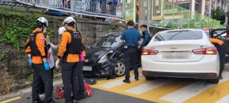 수로왕비릉 인근 차량 충돌 운전자 의식 잃어