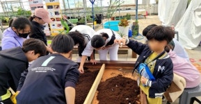 창원 마산회원구, 저소득 아동들과 곤충농장 찾아