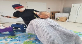 진영 미나헤어 원장， 어르신 무료 커트 봉사