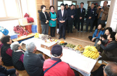 고성 거류면 농가주부모임회， 어르신 생신상 마련