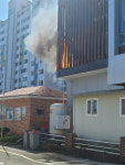 거제 중곡동 대낮에 상가 화재 발생
