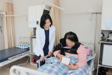 당당한방병원 김해점 카네이션 떡 나눔