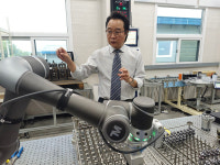 경남 유일 스마트공장 S/W·로봇자동화 동시 구축하죠