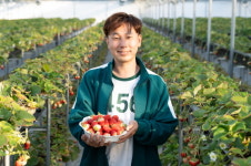 2만 딸기 모종서 꿈 키우며 소득기반 탄탄하게 다져요