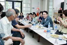 새 단장한 경로당서 편안하고 즐거운 명절 보내세요
