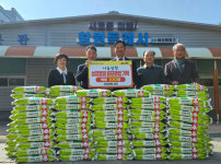 싱글벙글 골프클럽, 마산회원구에 쌀 기탁