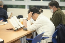 초고령사회 진입 앞둔 김해, 은빛 물결 일다