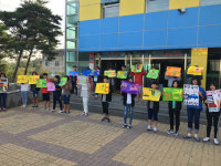 아산남성초 차를 보고 건너요!