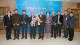 충남교육청, 교육 발전 기여 지역교육 공동체 감사패 전달