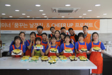 희망트레이너 챔피언팀, 사랑의 떡 케이크 전달