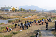 삼성웰스토리(주)정밀소재아산드림빌 | 아산시, 온양천 '1사 1하천 가꾸기' 운동