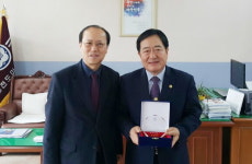 김경시 대전시의원, 도마중 감사패 받아